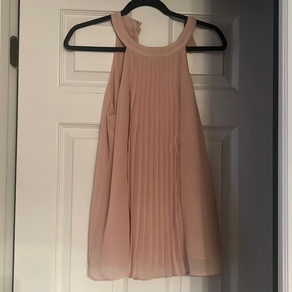 Light rose colored sleeveless top - Picture 1 of 2